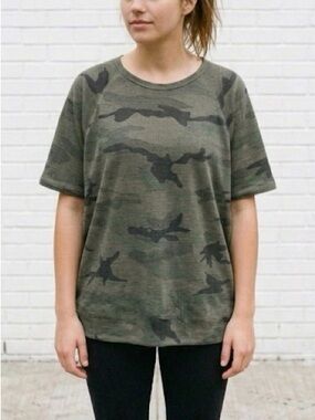 Aritzia Tna Camo Short Sleeve Waffleknit Shirt Green Camouflage Medium-Large